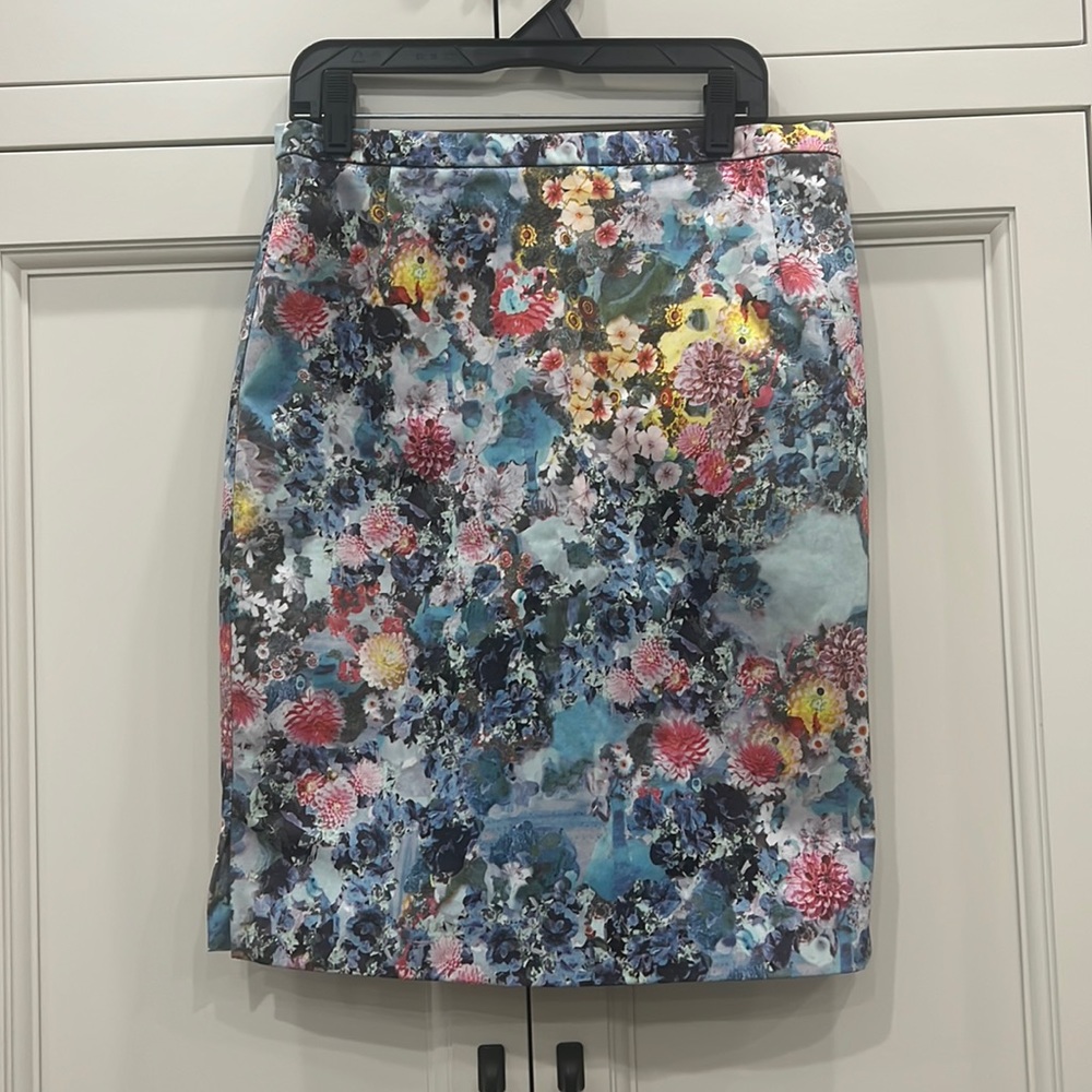 H&M Floral Formal Pencil Skirt. Size 6. Cottage core, grandma chic